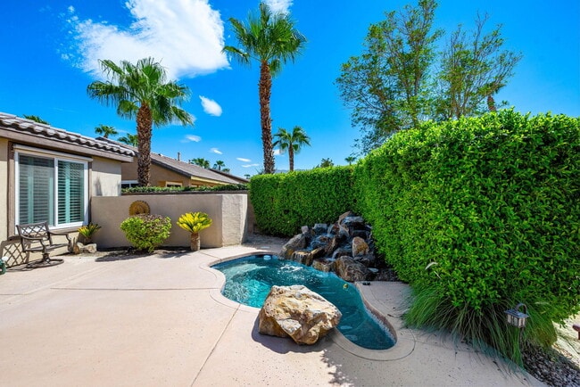 Building Photo - 60661 Juniper Ln