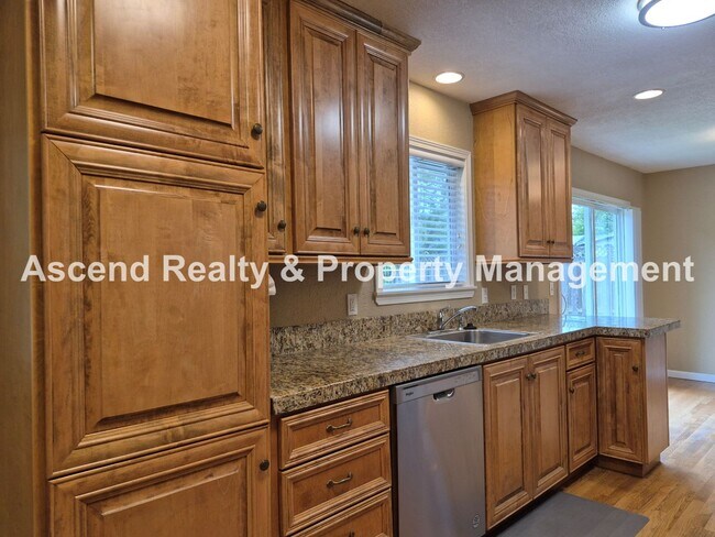 Building Photo - Available Now Prime Terra Linda Location One Level Home Large Fenced Yard & Attached Garage Walk ...