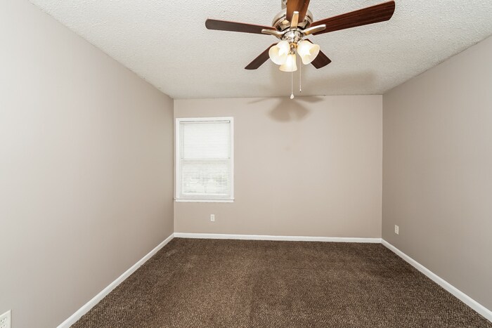 Building Photo - 245 Woodhaven Blvd
