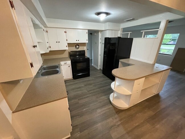 Building Photo - Beautiful home!