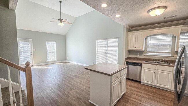 Building Photo - 831 Landing Dr