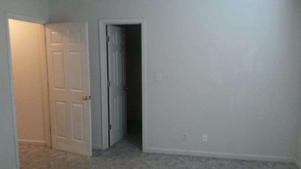 Building Photo - 2366 Edison Dr