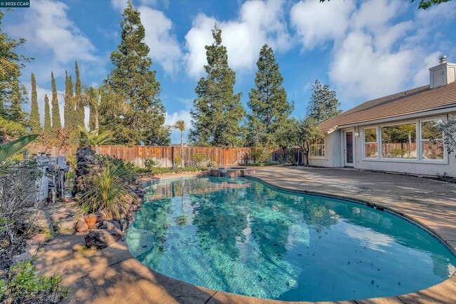 Building Photo - 4719 Golden Bear Dr