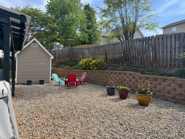 Building Photo - Four Bedroom Home in Curtis Pond