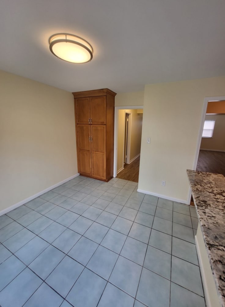 Building Photo - 423 Burr Oak Ct