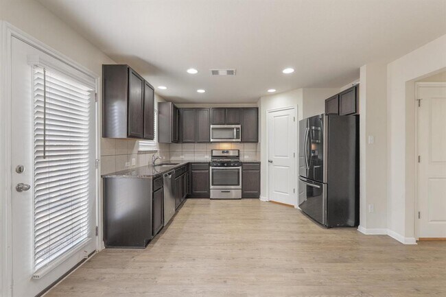 Building Photo - 18000 Malnati Dr