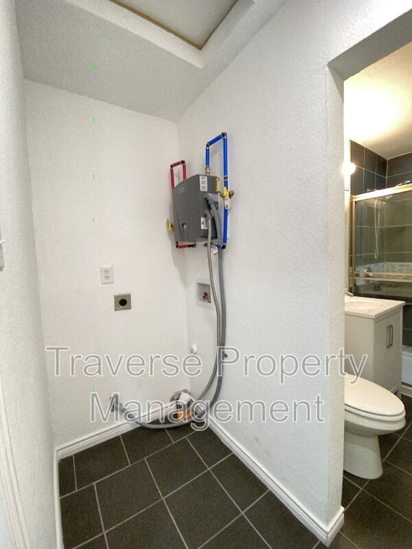 Building Photo - 145 Gordon Dr