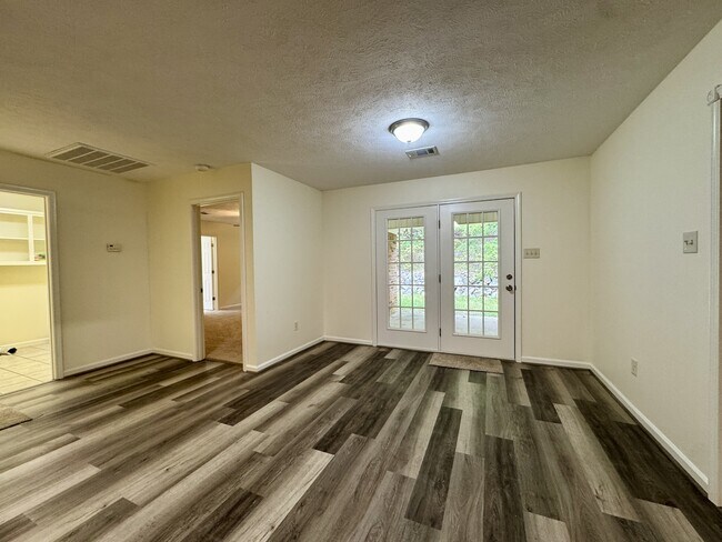 Building Photo - 44 Kirkland Dr