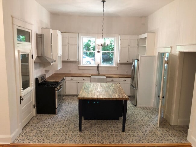 Building Photo - Historic Home for Rent