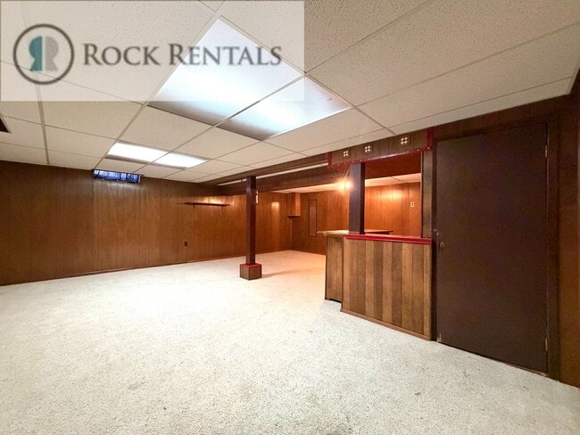 Building Photo - Fresh 2 Bed with Bonus Room on 17th
