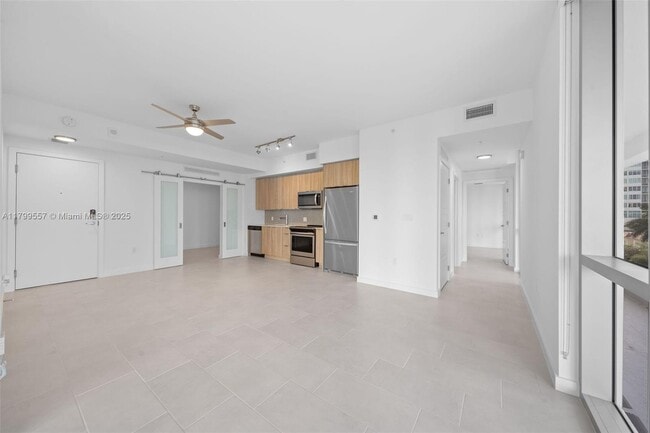 Building Photo - 2150 N Bayshore Dr
