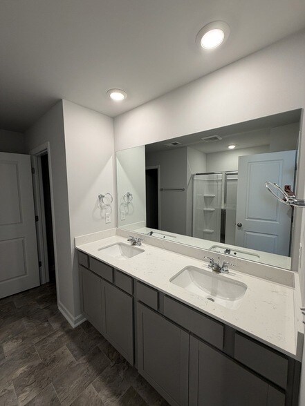 Building Photo - 4913 Mowbray Way