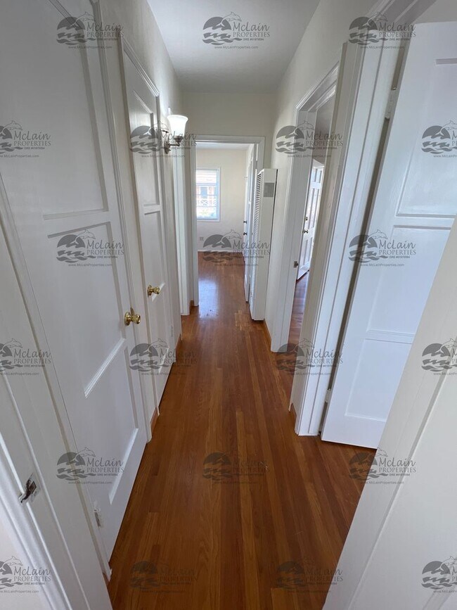 Building Photo - Single Story 3 BD/1BA Home with 2 Car Garage!
