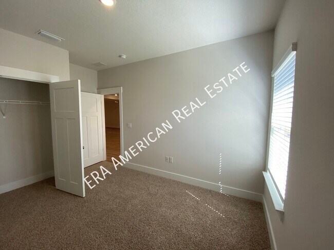 Building Photo - 3398 Southwind Dr