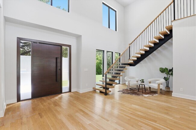 Building Photo - 13693 Peyton Dr