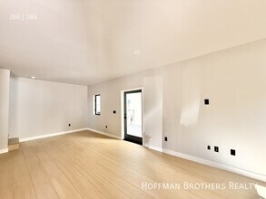 Building Photo - 1249 S Plymouth Blvd