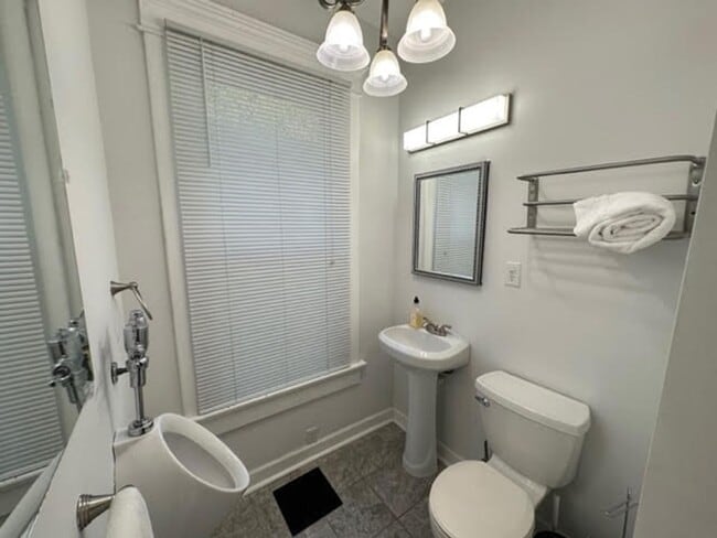 Building Photo - Victorian Village / Short North Single Family House!