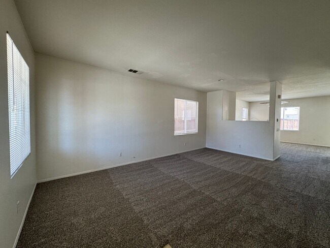 Building Photo - Victorville 3 Bedroom Home