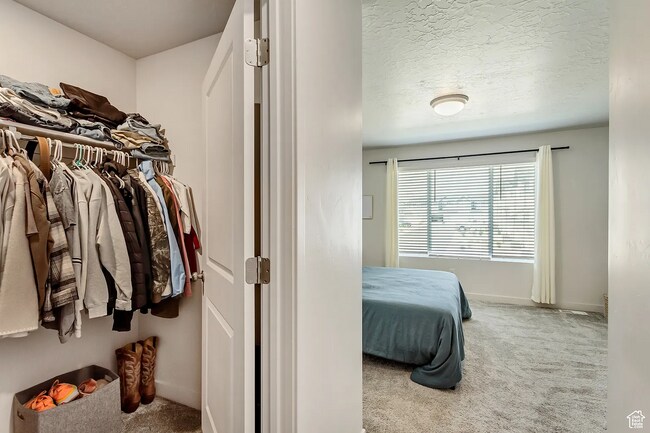 Building Photo - 2003 Red Yearling Dr