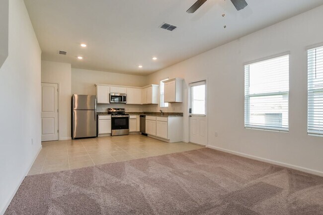 Building Photo - 2084 Hemingway Cir