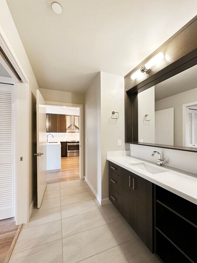 Building Photo - 1Bd/1Ba Seattle Condo