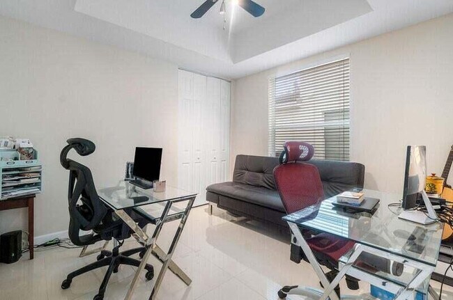 Building Photo - 9271 Madewood Ct