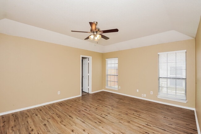 Building Photo - 1532 Clarendon St