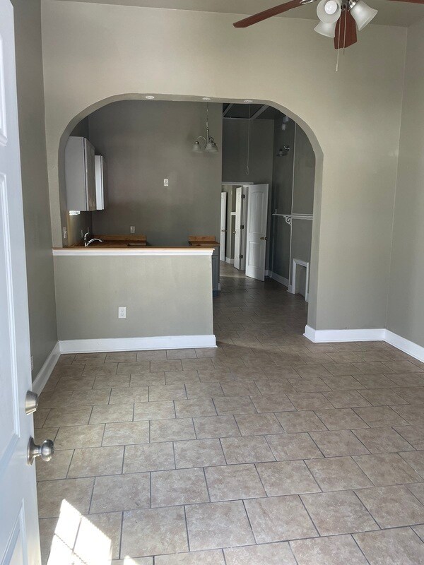 Building Photo - 2020 Franklin Ave