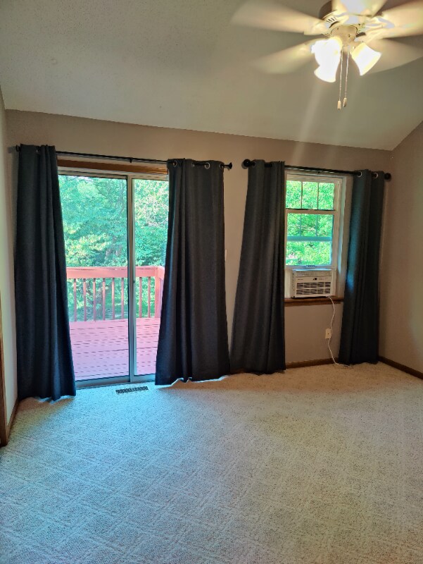 Building Photo - 1354 NW Jefferson Ct