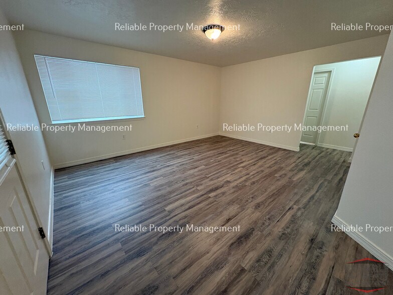 Building Photo - 2240 Meppen Dr