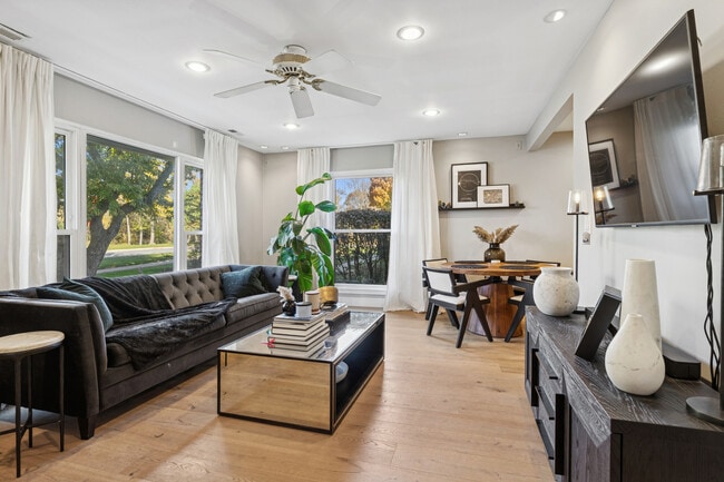 Building Photo - 837 Pahl Rd