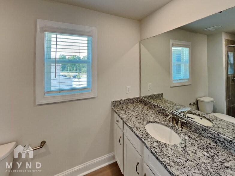 Building Photo - 158 Brixham Lp