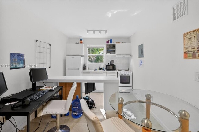 Building Photo - 3676 Oak Ave