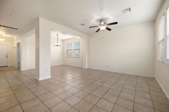 Building Photo - 713 Carillion Dr