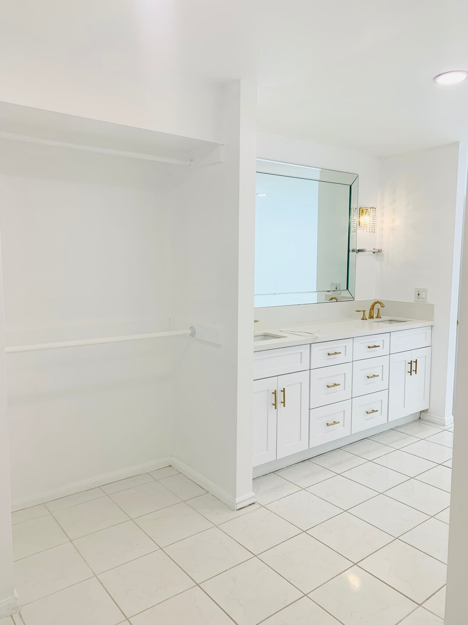 Building Photo - 5301 Balboa Blvd