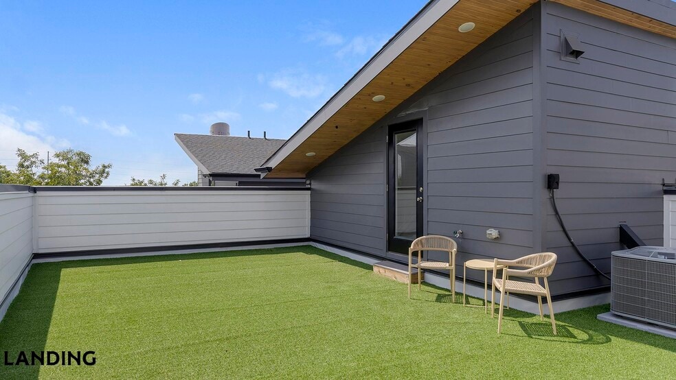 Building Photo - 2206 Arroyo Ave