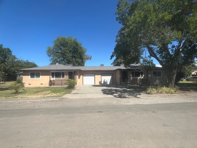 Building Photo - 16877 Antelope St