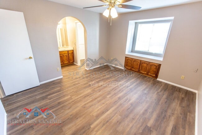 Building Photo - 3749 E Hopi Ave