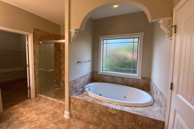 Building Photo - 300 Everly Cir