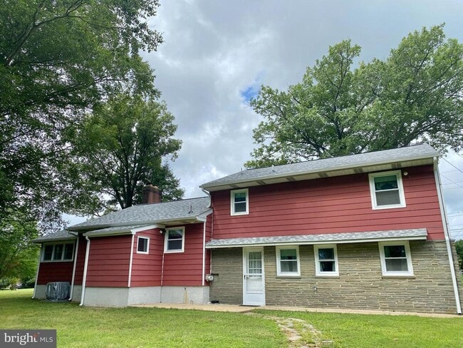 Building Photo - 1505 Marsh Rd