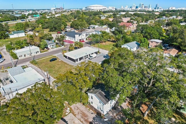 Building Photo - 935 Union St S