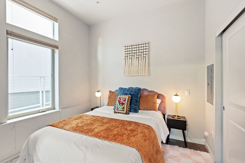 Building Photo - 1607 NW Davis St