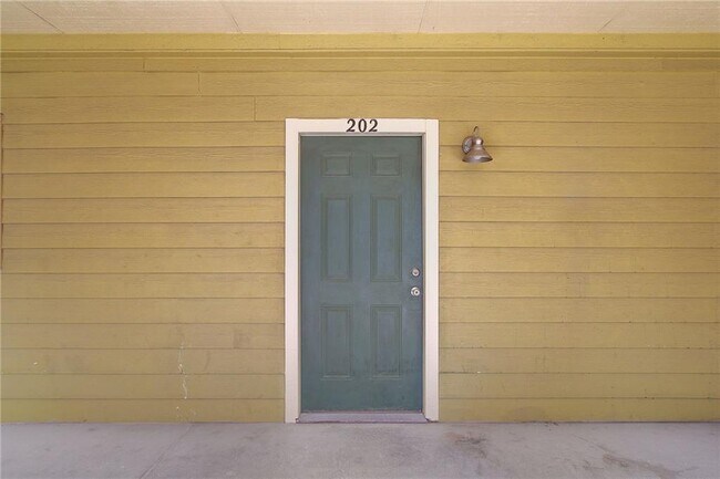 Building Photo - 808 W 29th St