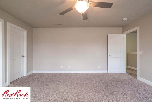 Building Photo - Spacious 4 Bedroom, 2.5 Bathroom Centrally...