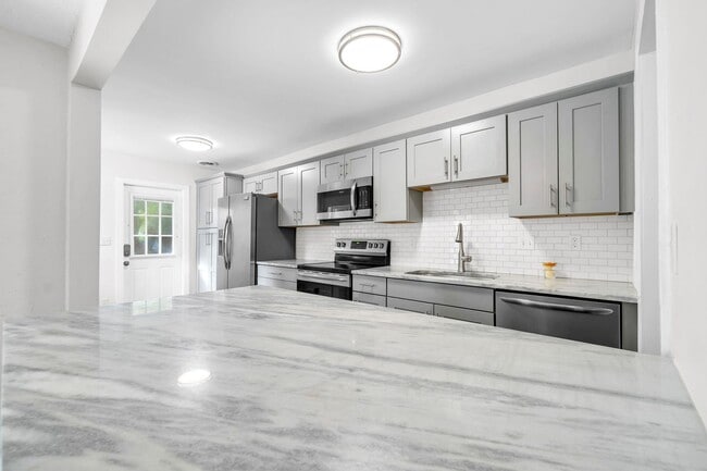 Building Photo - 358 Kepner Dr NE