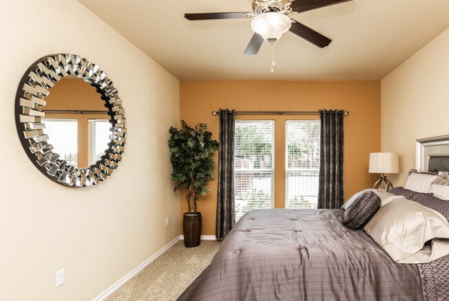 Building Photo - Cimarron Court