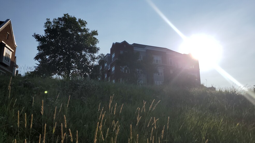 Building Photo - 3872 S Lake Dr