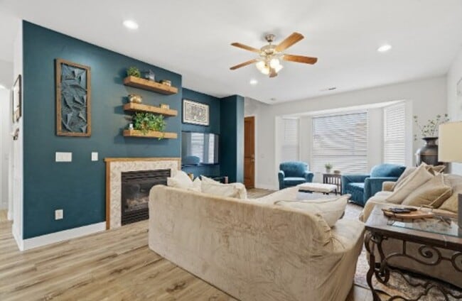 Building Photo - FULLY FURNISHED 3 Bed/2.5 Bath Home!