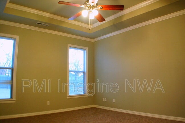 Building Photo - 4747 Mayflower Ct