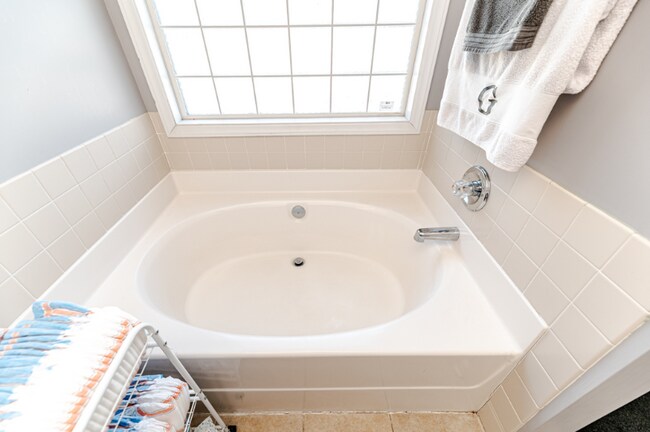 Building Photo - 174 Falling Leaf Dr